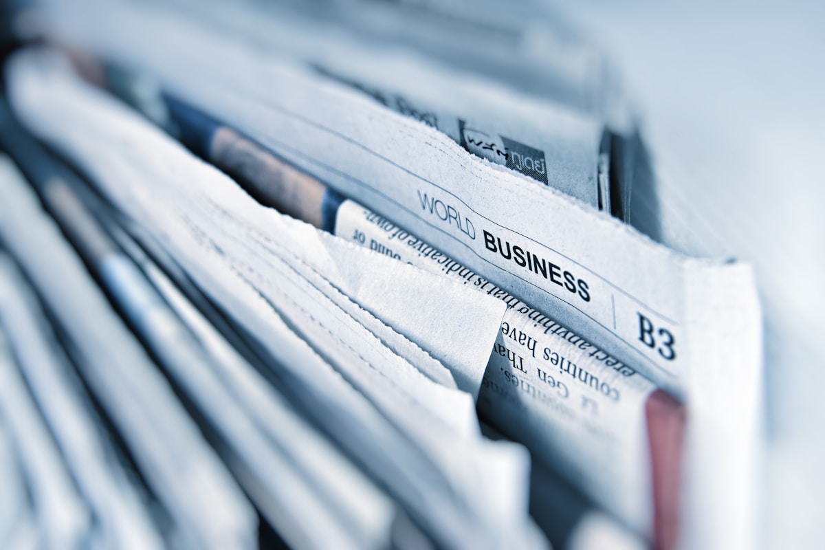 Illustration de l'article : Médias et presse en anglais : vocabulaire journalisme, TV, radio et fake news